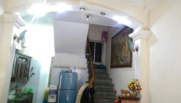 Cho thuê nhà LÀM VP, KD, Ở 4 NGƯỜI ngõ 253  Nguyễn Trãi, 30m, 4 tầng, 2 ngủ, 8.5 Triệu